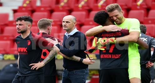 أوجسبورج يلدغ ماينز بهدف ويقترب من البقاء بالدوري الألماني